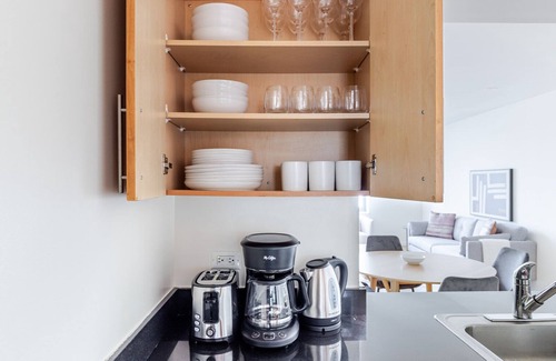 Hunters Point Apartment | Blueground | LIC, pool & gym, nr parks