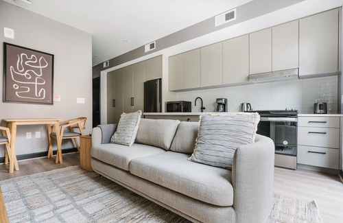 Logan Circle Apartment | Blueground | Logan Circle, gym & w/d, nr metro