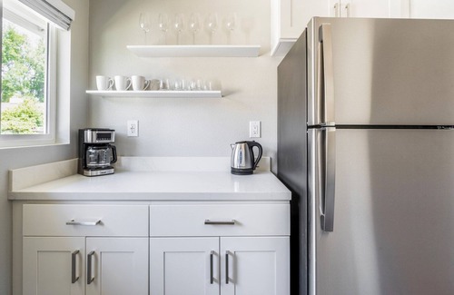 Menlo Park Apartment | Blueground | Menlo Park, washer, nr Bedwell Bayfront Park