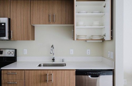 Newcastle Apartment | Blueground | Newcastle, elevator, near Golf Club