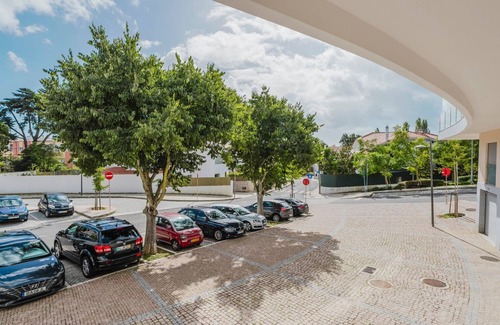 Paco De Arcos Apartment | Blueground | Oeiras, furnished, a/c, washer