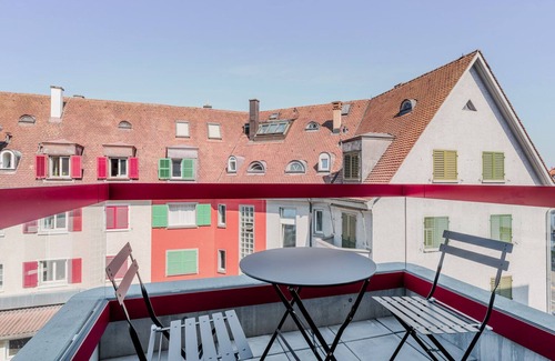 Oerlikon Apartment | Blueground | Oerlikon, balcony, nr Zurich Zoo