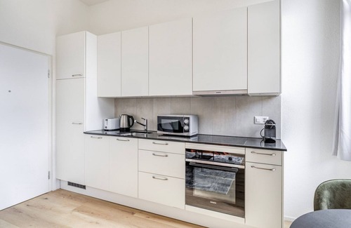 Seebach Apartment | Blueground | Seebach, washer, nr Zürich Zoo