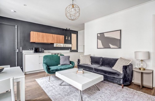 Saint-Germain-l'Auxerrois Apartment | Blueground | St. Honore, intercom, nr opera