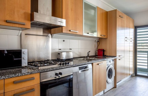 Cidade Universitaria Apartment | Blueground | Telheiras, pool