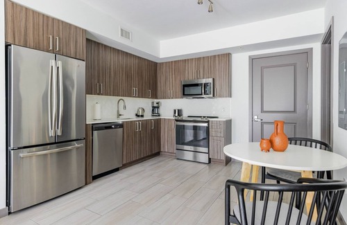 Northeast Miami Apartment | Blueground | Upper East Side, pool, nr Baywood Park