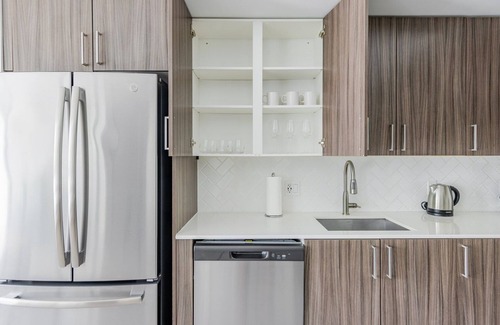 Northeast Miami Apartment | Blueground | Upper East Side, pool, nr Baywood Park