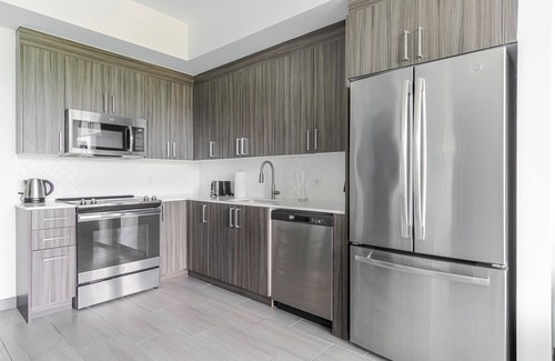 Northeast Miami Apartment | Blueground | Upper East Side, pool, nr Biscayne Bay