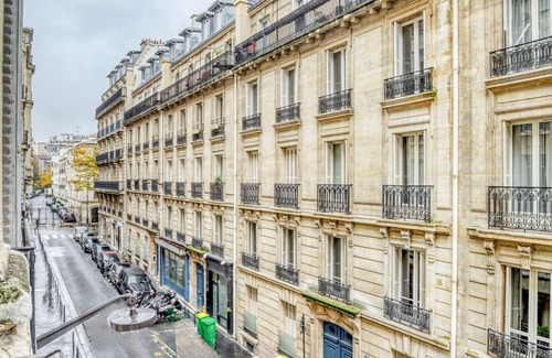 Porte-Dauphine Apartment | Blueground | Victor Hugo, nr trocadero & park