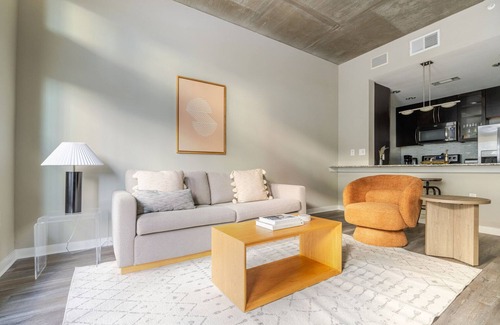 Barton Heights Apartment | Blueground | Zilker, pool, nr Zilker Park