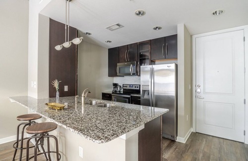 Barton Heights Apartment | Blueground | Zilker, pool, nr Zilker Park