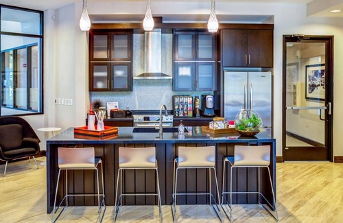 Barton Heights Apartment | Blueground | Zilker, pool, nr Zilker Park