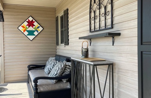 Fancy Gap House | BlueRidge Pkwy cozy pet friendly home w/fenced yard, lovely views from decks