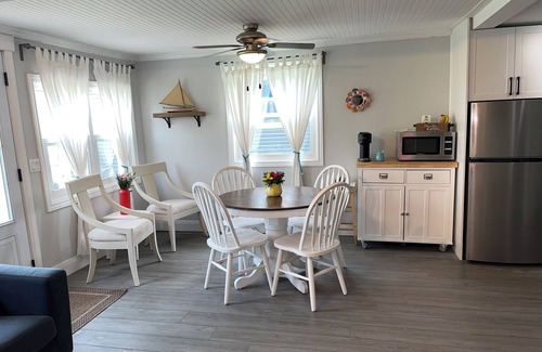 Port Stanley Cottage | Bluewater Cabin little hidden blue gem in Port Stanley-4 seasons rental