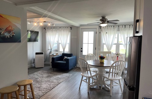 Port Stanley Cottage | Bluewater Cabin little hidden blue gem in Port Stanley-4 seasons rental
