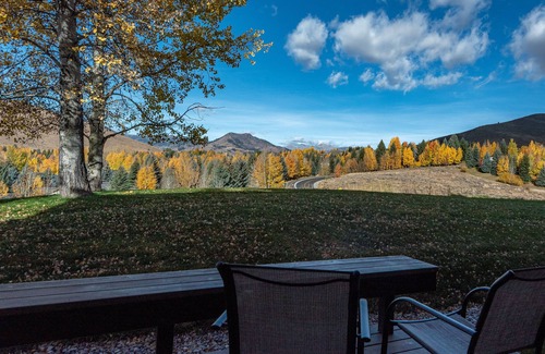 Elkhorn Village Condo | Bluff Condo 4014 - Elkhorn Amenities & Incredible Mountain Views