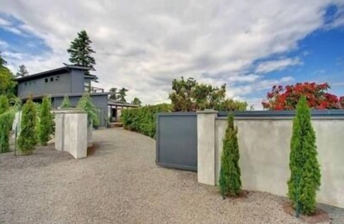 Rollingbay House | Bluff House on Bainbridge Island