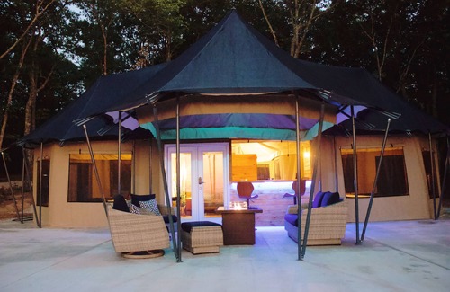 Morrison RV Rental | Bluff side retreat: luxury tent w/spa tub & breathtaking view near savage gulf