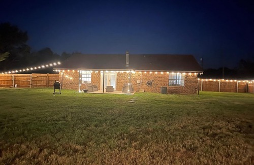 Waco House | Bluffs Retreat 15 min to Magnolia and Baylor University