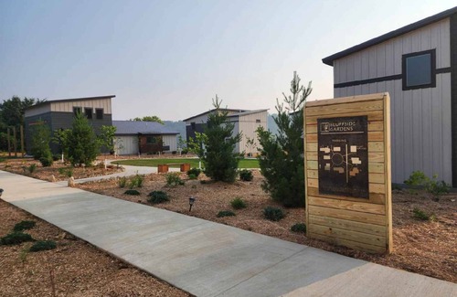 Decorah Villa | Bluffside Gardens Maple Series 8B - Pet Friendly