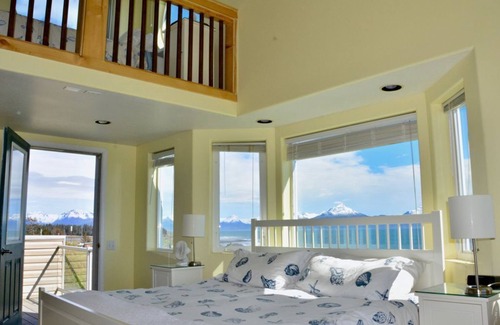 Homer Cabin | Bluffview Lodge - Oceanview, Located in the heart of Old Town - Stunning Views