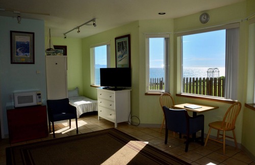 Homer Cabin | Bluffview Lodge - Oceanview, Located in the heart of Old Town - Stunning Views