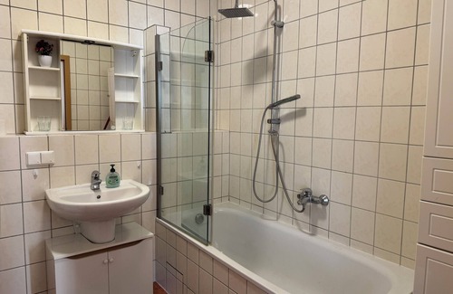 Goethestraße Apartment | Blunest Apartment: 3-room apartment with parking space