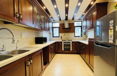 B4 Block Apartment | BluO 4BHK Safdarjung Enclave - Balcony, Lift