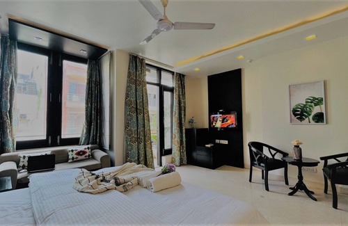 Kailash Colony Apartment | BluO Studio - M Block Mkt @ Greater Kailash