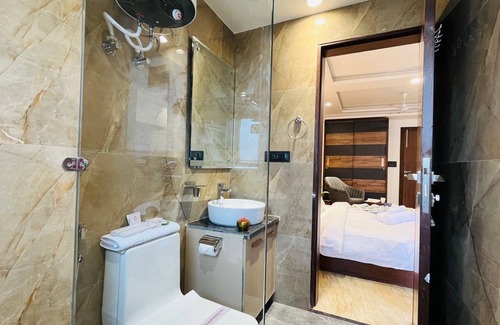 DLF Phase 3 Hotel | BluO Studio2 DLF CyberCity - Balcony, Gym TT, Lift