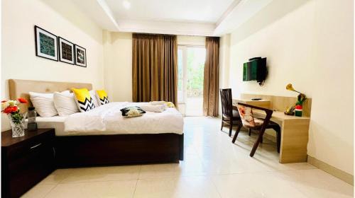 Gurugram Apartment | BluO Studio2 Golf Course Road - Gym, Terrace Garden