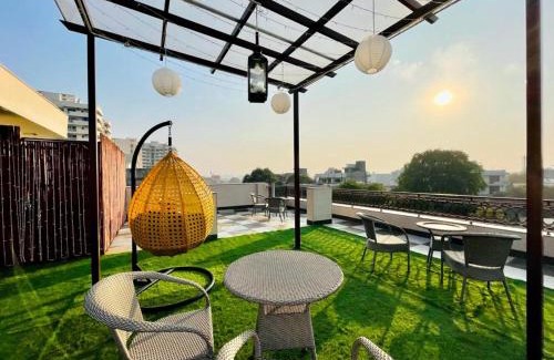 Gurugram Apartment | BluO Studio2 Golf Course Road - Gym, Terrace Garden