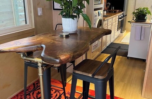 Chatham House | BLUSH: Boutique TINY home*private spa*walk to town
