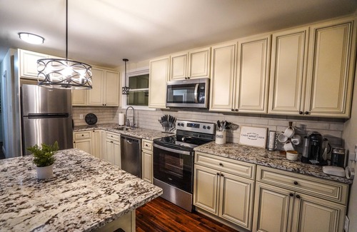 East Stroudsburg Cabin | BLVE Cabin w/Hot Tub in Mountains Near Bushkill Falls VIEWS