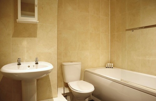 The City of London Apartment | BnBNook - 1BR with Patio - St. Paul’s Cathedral