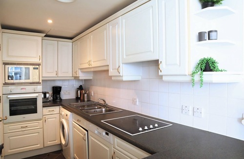 The City of London Apartment | BnBNook - Bright 1BR Close to St. Paul's and Temple