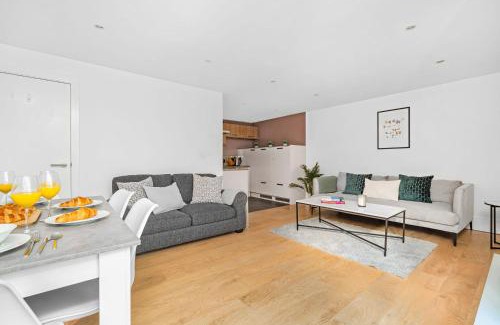 Kings Cross St. Pancras Apartment | BnBNova - King's Cross - 2BR with Terrace