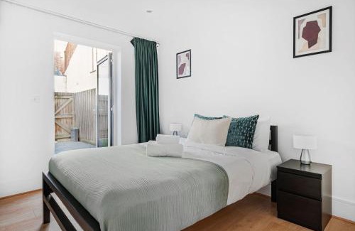 Kings Cross St. Pancras Apartment | BnBNova - King's Cross - 2BR with Terrace