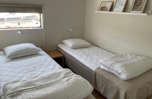 Gamleby House | Bo på husbåt med egen badplats