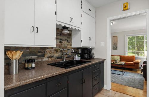 Central - Terry House | Bo360 Cheerful Home with private HOT TUB