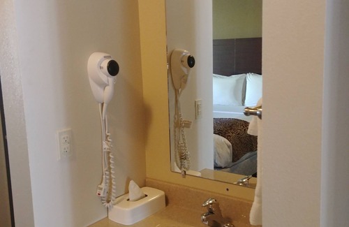 Broken Bow Hotel | Boarders Inn & Suites by Cobblestone Hotels – Broken Bow