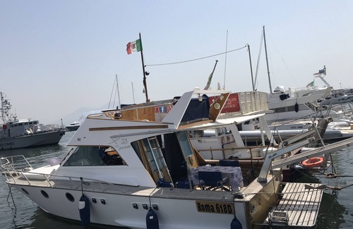 Chiaia Boat Rental | BOAT AND BREAKFAST Mergellina Naples. Boat B&B in the most beautiful gulf in the world