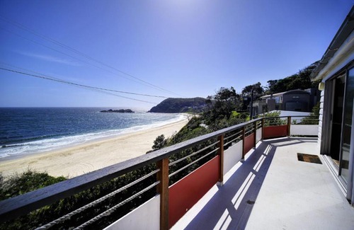 Seal Rocks House | Boat Beach Surf Shack - BYO Linen