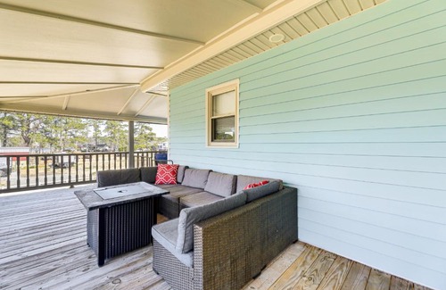 Oriental Apartment | Boat Dock and Ramp Canal-Front Home!