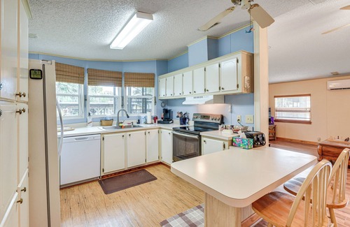Satsuma House | Boat Dock & Waterfront Deck: Home in Satsuma!