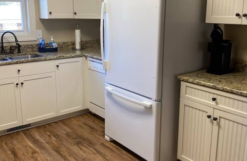 Cape Carteret House | Boat friendly coastal home - 3 minute drive to beach, 5min drive to boat access.