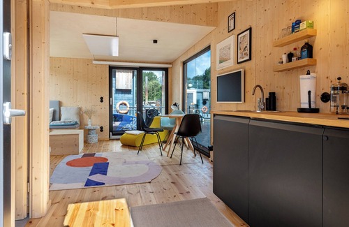 Neuland Boat Rental | Boat 'Hausboot Off - Ort Zum Abschalten' with Private Terrace and Wi-Fi