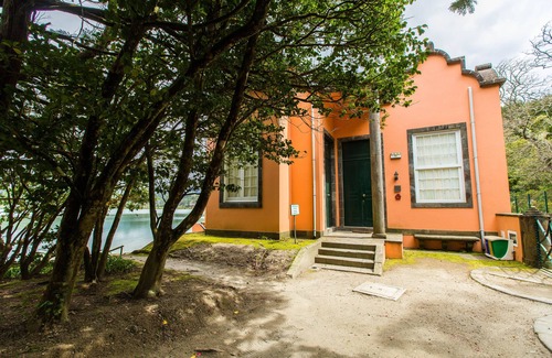 Povoacao House | Boat house sleeps 4 in Furnas lagoon shore with canoes and bicycles