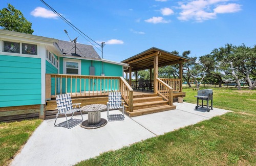 Aransas Pass House | Boat Parking, fully fenced yard, Pets OK, Pool Access