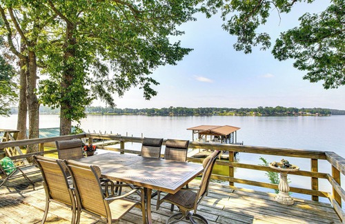 Cross Hill House | Boat Ramp & Dock: Lake Greenwood Getaway!
